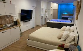 Superbe suite avec jacuzzi patio et sauna
